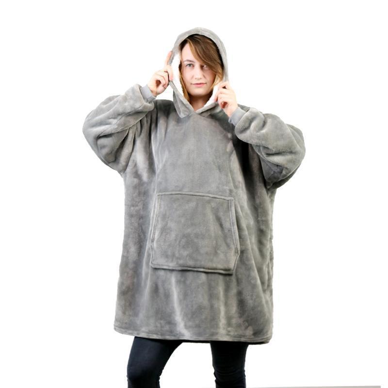 Komfortabelt loungewear: bærbart teppe for kvinner i mykt stoff, perfekt for avslapning.