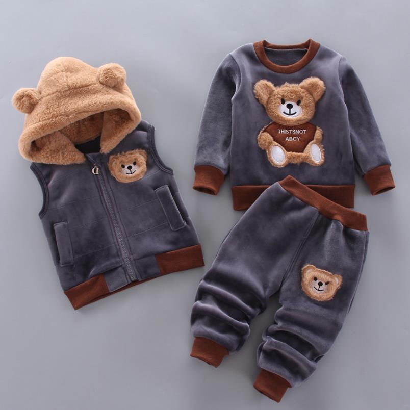 Komfortabel fløyelsvinterdress for baby, designet for varme