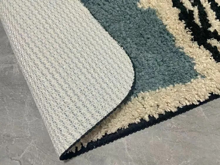 Nordisk inspirert baderomsmatte med fargerikt abstrakt design, sklisikker.