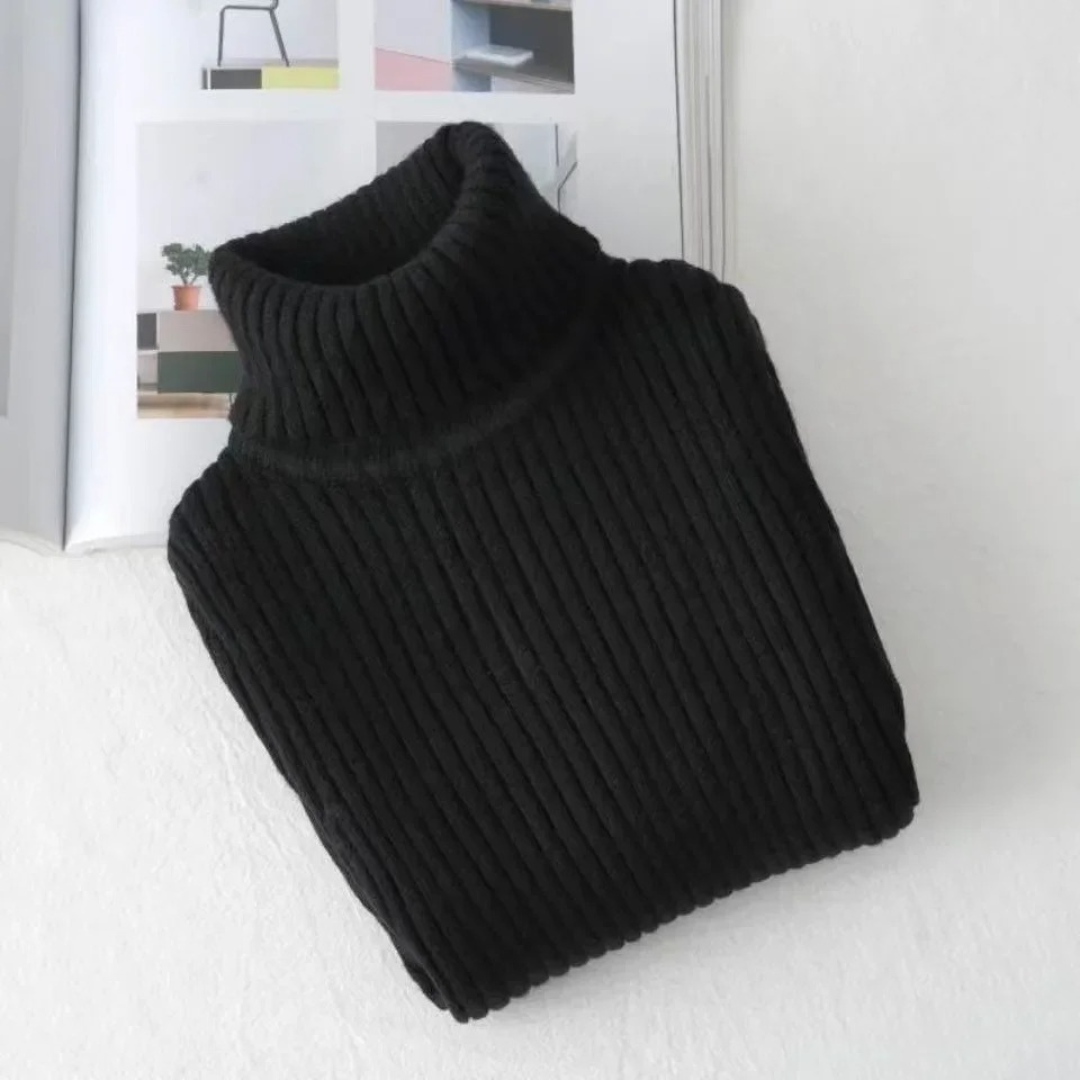 Søt jente/gutt ullgenser med turtleneck, ideell for kalde dager.