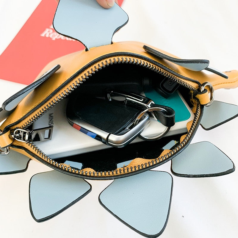 Barnas 3D dinosaur crossbody-veske i grønt PU-lær. Ideell for utflukter og lek.
