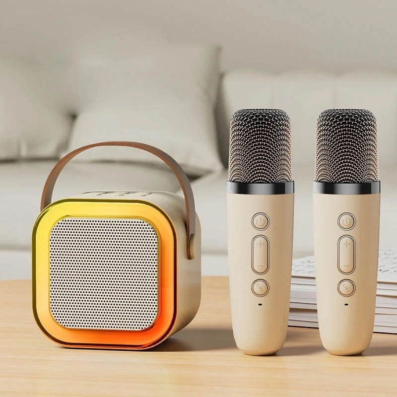 Barnas festkaraokeanlegg; mini maskin med trådløse mikrofoner for musikk.