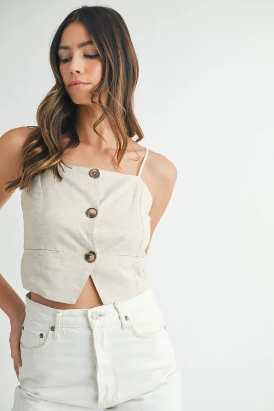 Trendy beige crop tank topp for kvinner. Perfekt kort sommertopp med knapper, allsidig og flatterende.