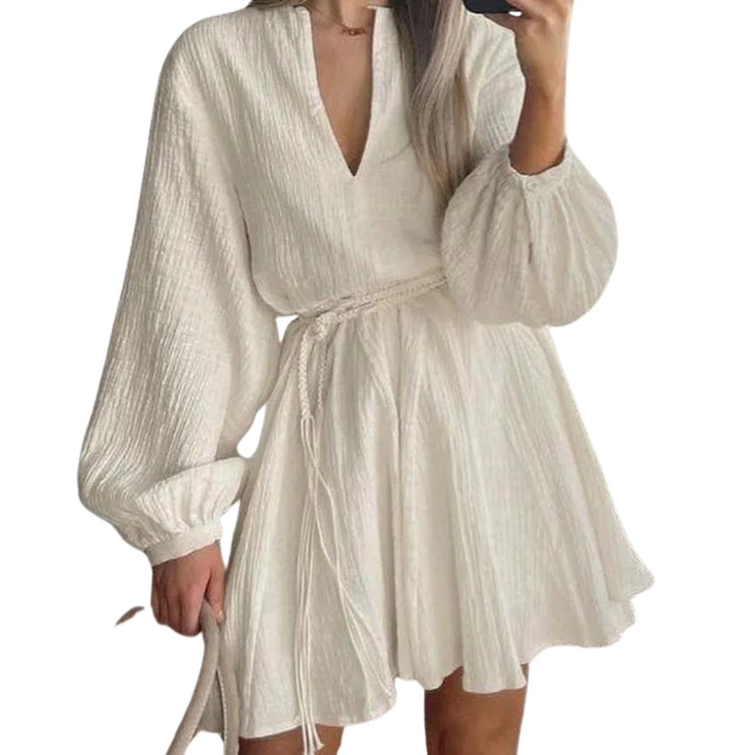 Beige damekjole med elegante ballongermer og knytebelte. Perfekt for fest og fritid.