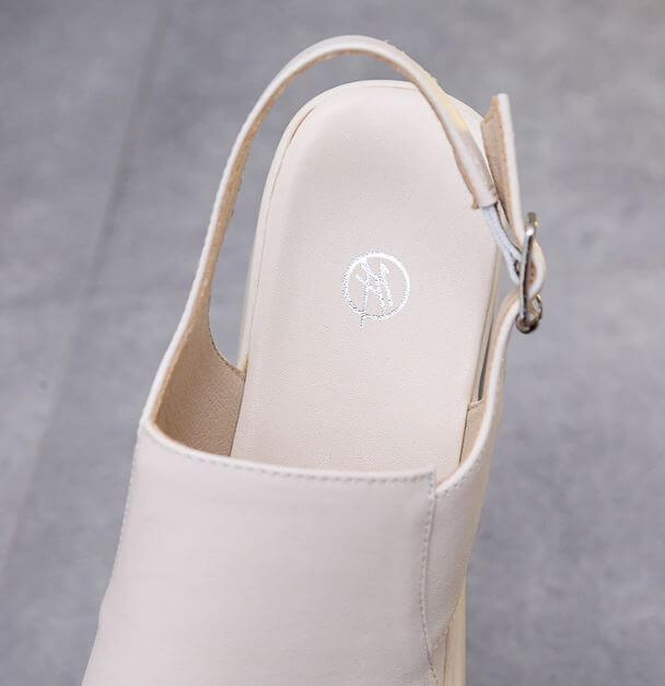 Beige damesko: Kilesandaler med komfort og holdningskorrigerende funksjon.