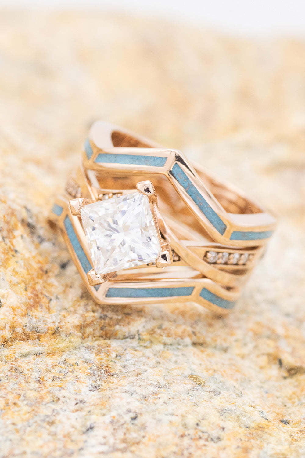 Boho stil ring for dame, populært tilbehør, gjør antrekket komplett.