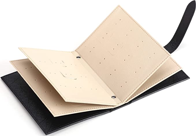 Lukket bokformet smykkeholder som dekorasjon, skjuler elegant oppbevaring for smykker.