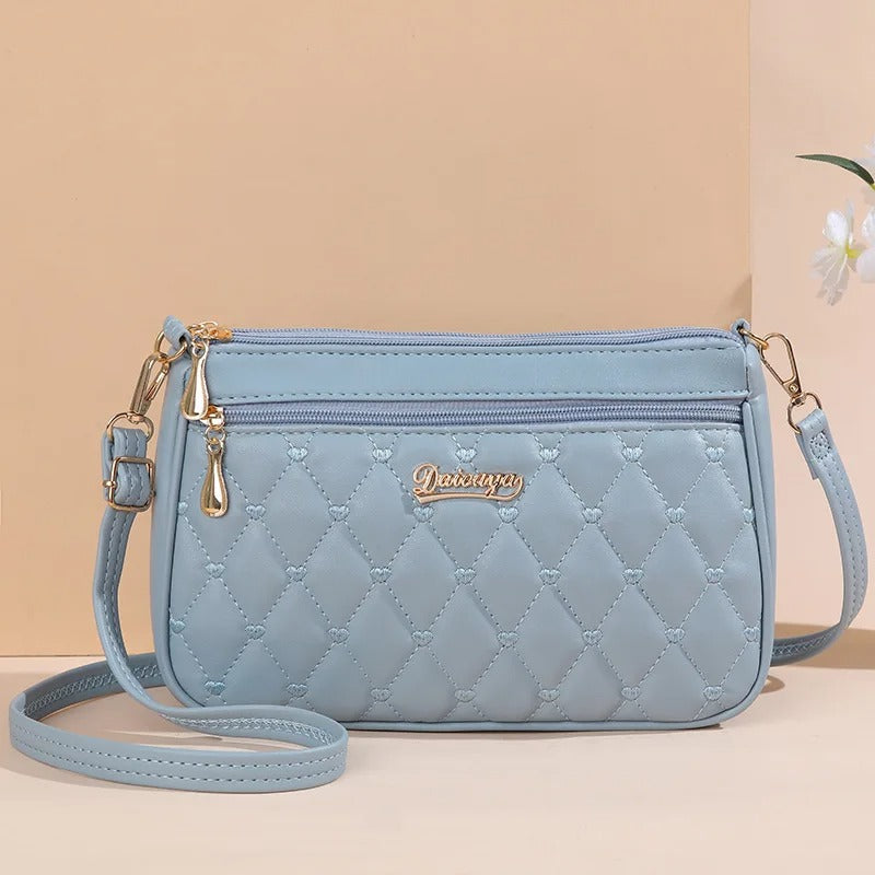 Nydelig brodert mønster på denne stilfulle crossbody-vesken i PU-skinn, perfekt som tilbehør.