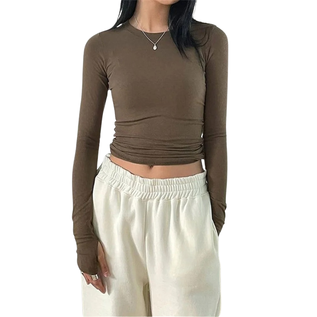 Brun smaltsittende topp for kvinner med rund hals. Komfortabel langermet hverdagstopp.