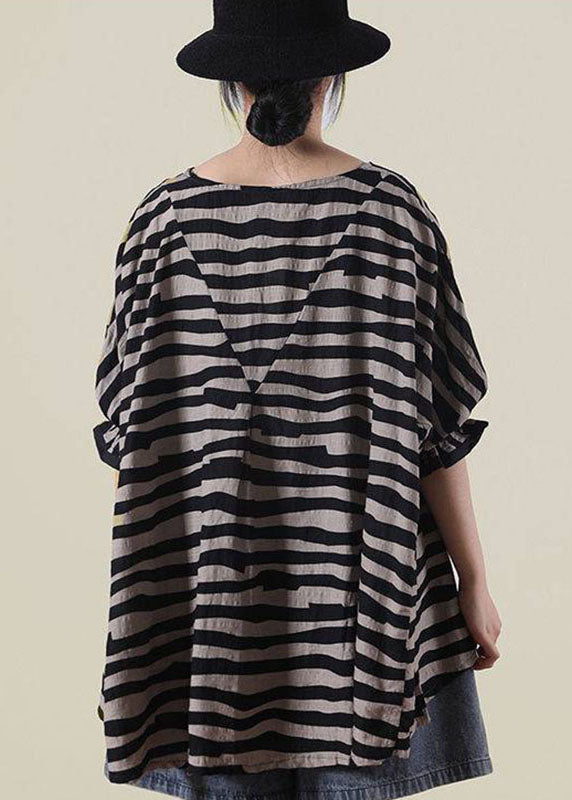 Komfortabel boho topp for kvinner med O-hals, rysjer og halv erm. Løs passform, stripet design, ideell høsttopp.