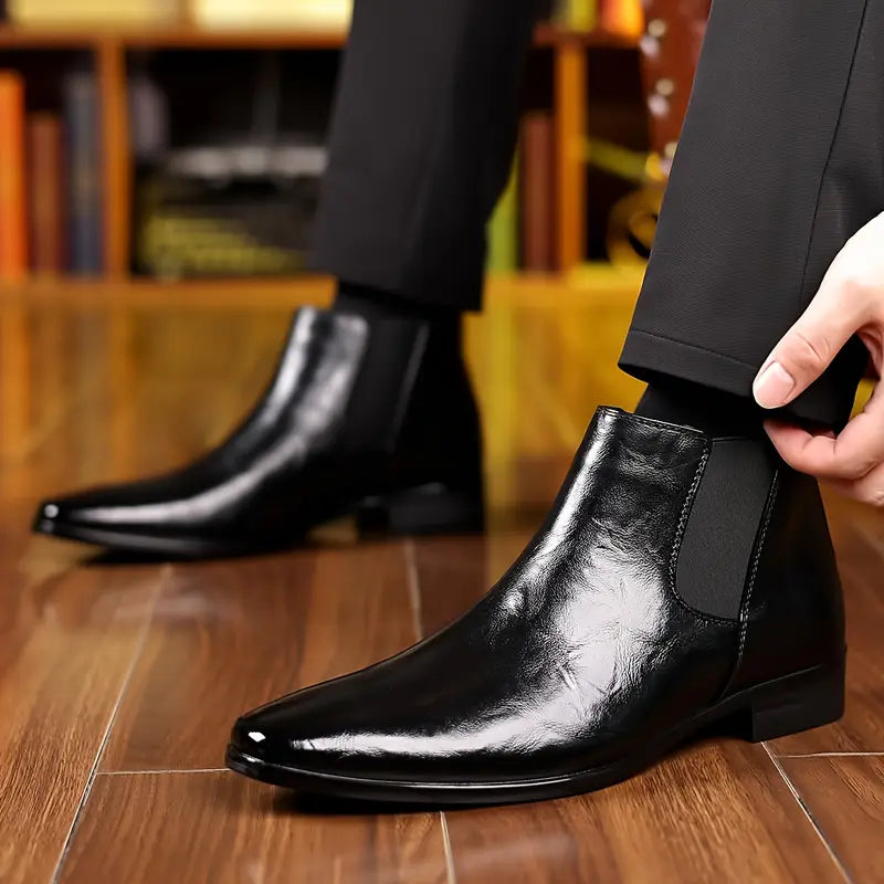 Svarte, elegante skinnstøvler for menn. Formelle og tidløse herresko for enhver anledning.