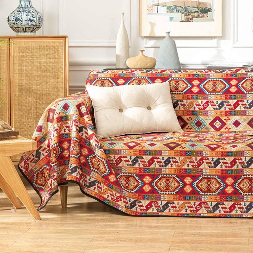 "Bunte marokkanische Jacquard-Decke als stilvoller Sofabezug, lebhafte Muster in Blau, Gelb, Rot, ideal für Wohnkultur."