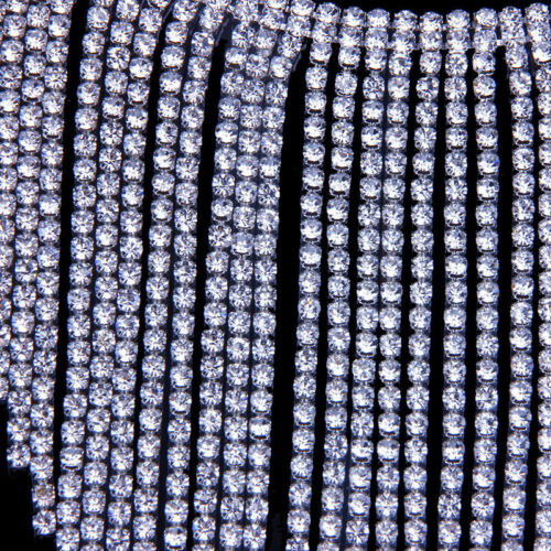 Sommerlig dame ankellenke med gnistrende rhinestones og delikat dusk. Et elegant tilbehør som fanger blikket.