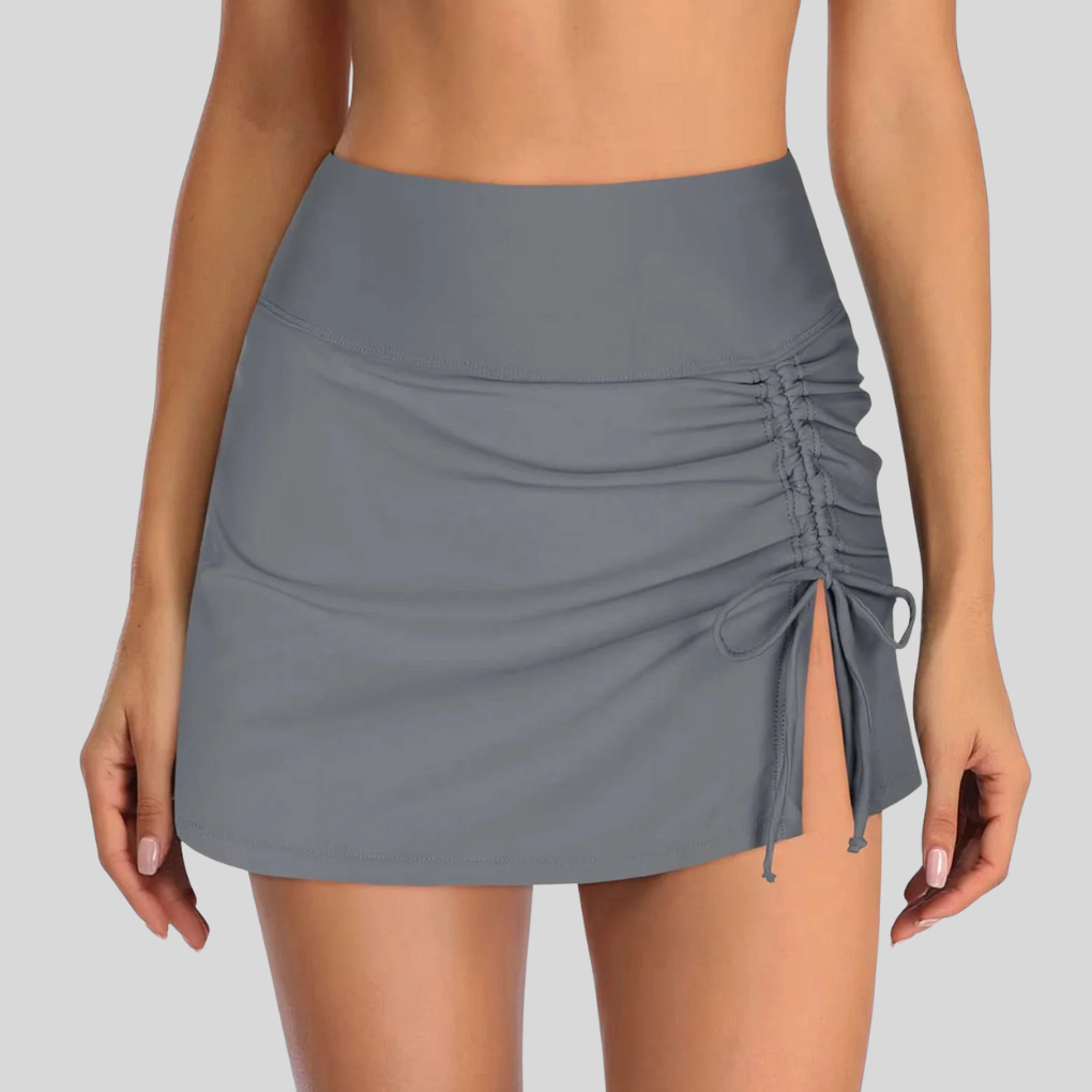 Myke dame badeshorts i lett, hurtigtørkende materiale. Optimal komfort for strand og basseng, perfekt for sommer.