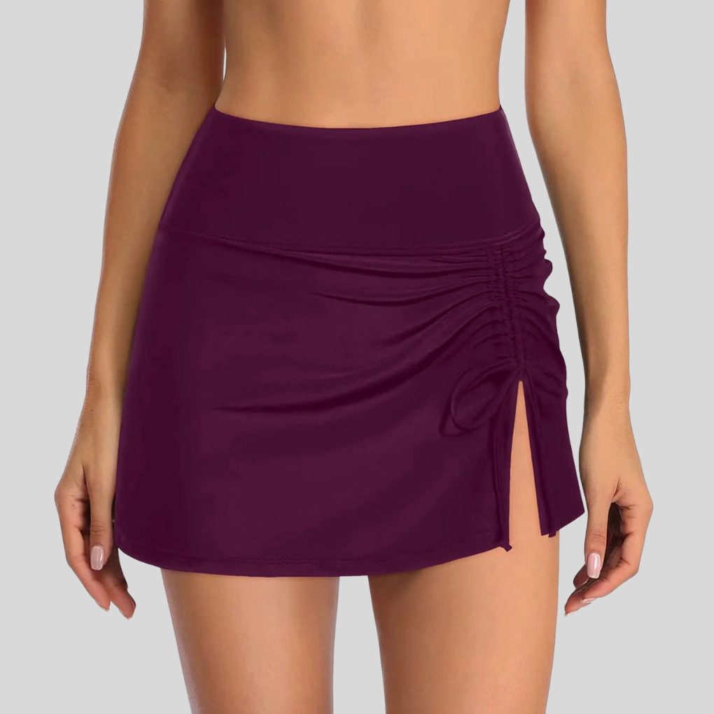 Stilrene dame badeshorts i moderne design. Allsidig svømmetøy for kvinner, flott for strand og fritid.
