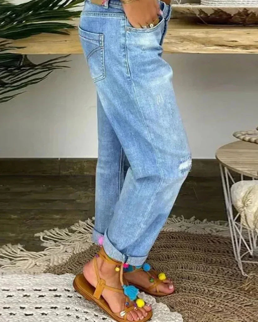 Moderne damejeans med løs baggy passform, ideell for et avslappet og trendy casual look.