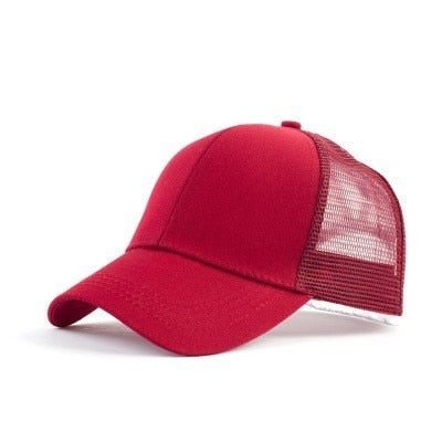 Mote baseballcaps for damer, med praktisk åpning for rotete bolle, perfekt tilbehør.