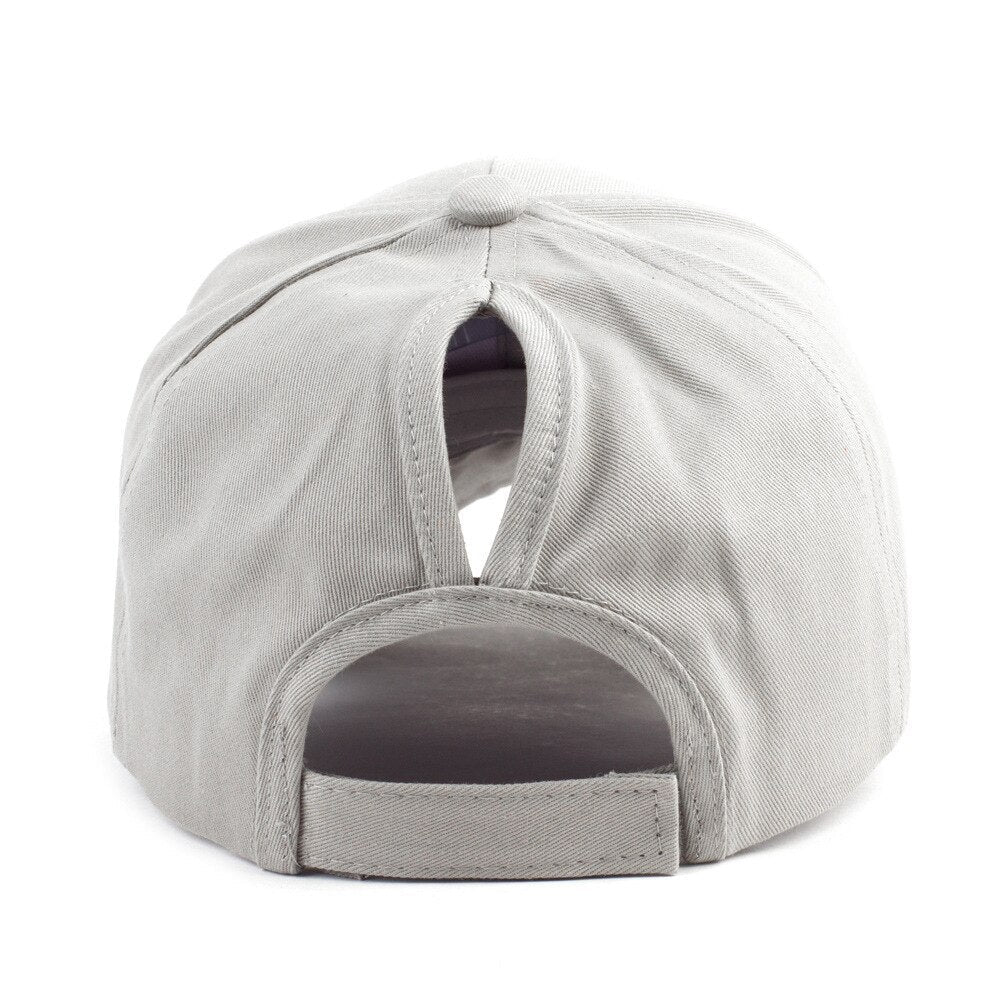 Sporty damecaps for rotete bolle, perfekt for fritid og utendørsaktiviteter, regulerbar.
