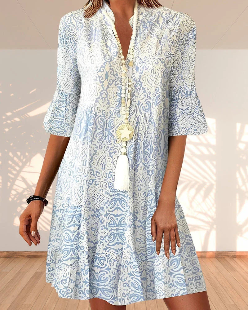 Dame blå boho midi kjole med løs, flytende passform. En populær damekjole, perfekt som sommerkjole, vårkjole og strandkjole.