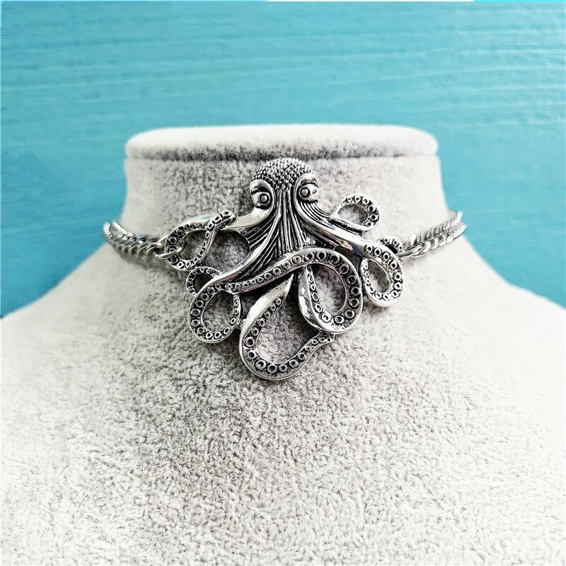 Trendy blekksprut halskjede for dame. Unikt choker smykke, perfekt som gaveidé. Dyresmykke med maritimt tema.