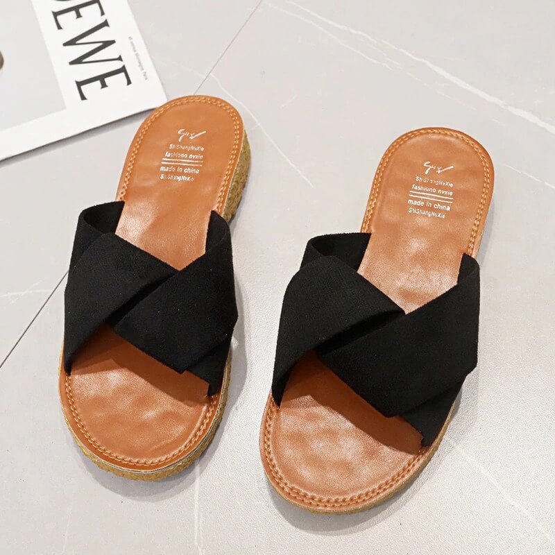 Dame Criss-Cross sandaler for sommerstil. Komfortable slip-on fritidssko med åpen tå for damer.