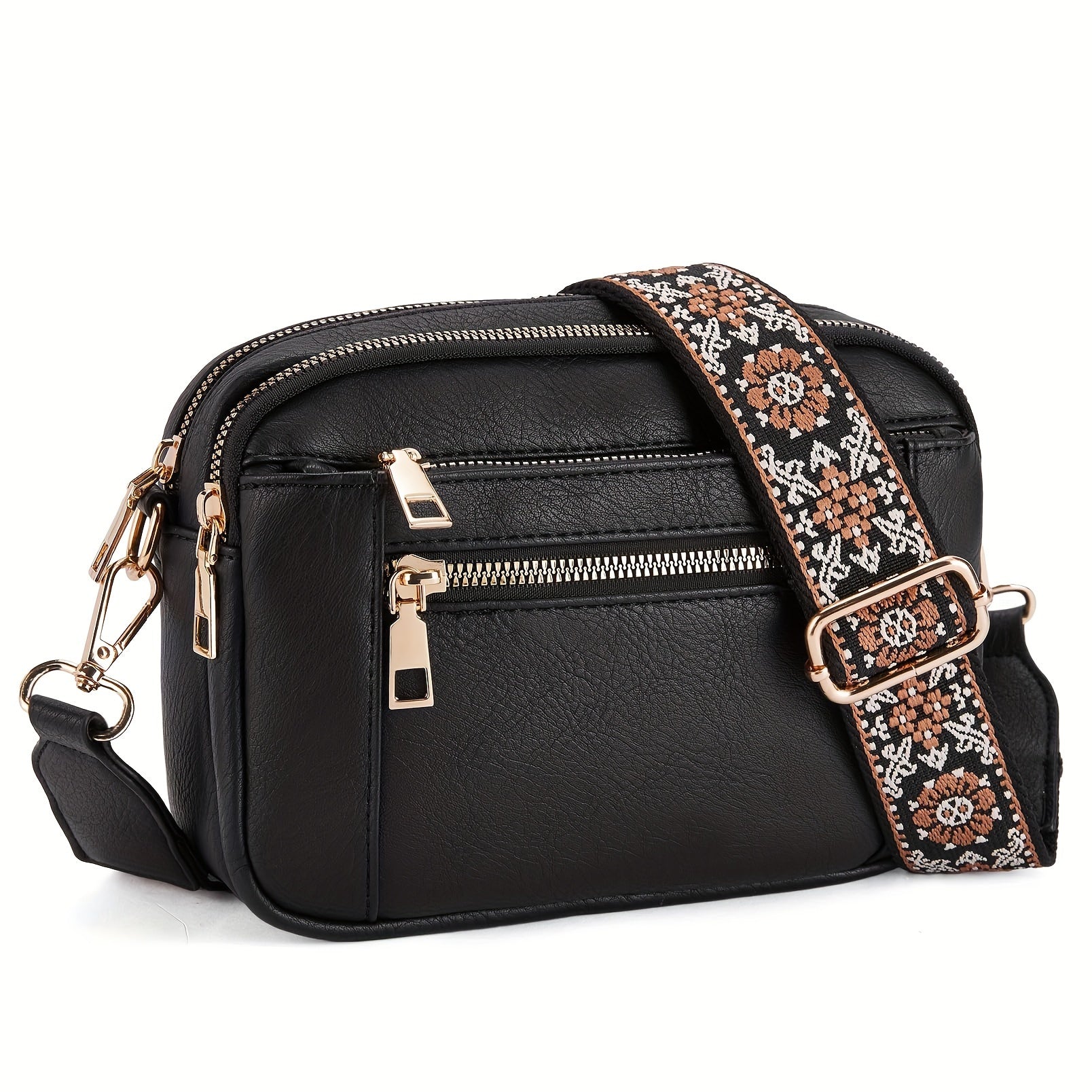 Detaljbilde av bohemsk crossbody veske med fine mønstre og tekstur. Trendy mote tilbehør.