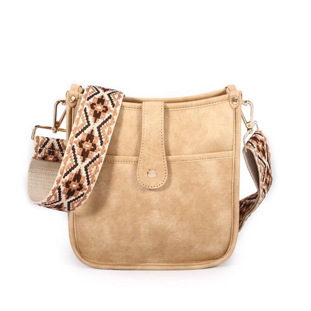 Dame crossbody veske i vegansk skinn med justerbar gitarsnor. Stilig og praktisk hverdagsveske.