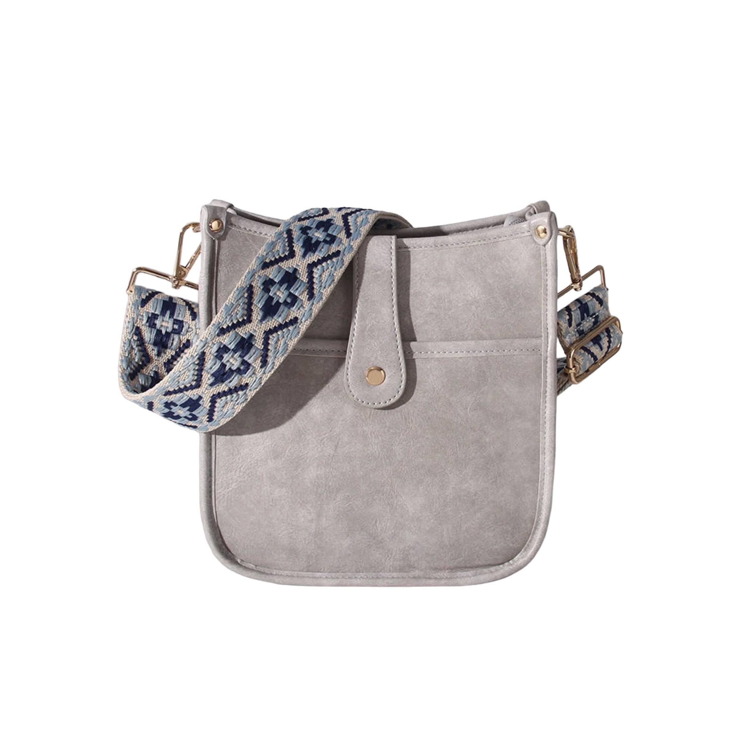 Hverdagsveske i vegansk skinn. Praktisk dame crossbody med justerbar gitarsnor, perfekt for enhver anledning.