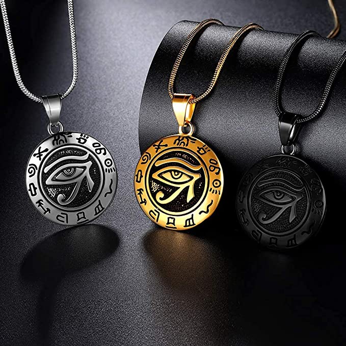 Elegant dameanheng, Eye of Horus motiv i polert rustfritt stål, mystisk design.