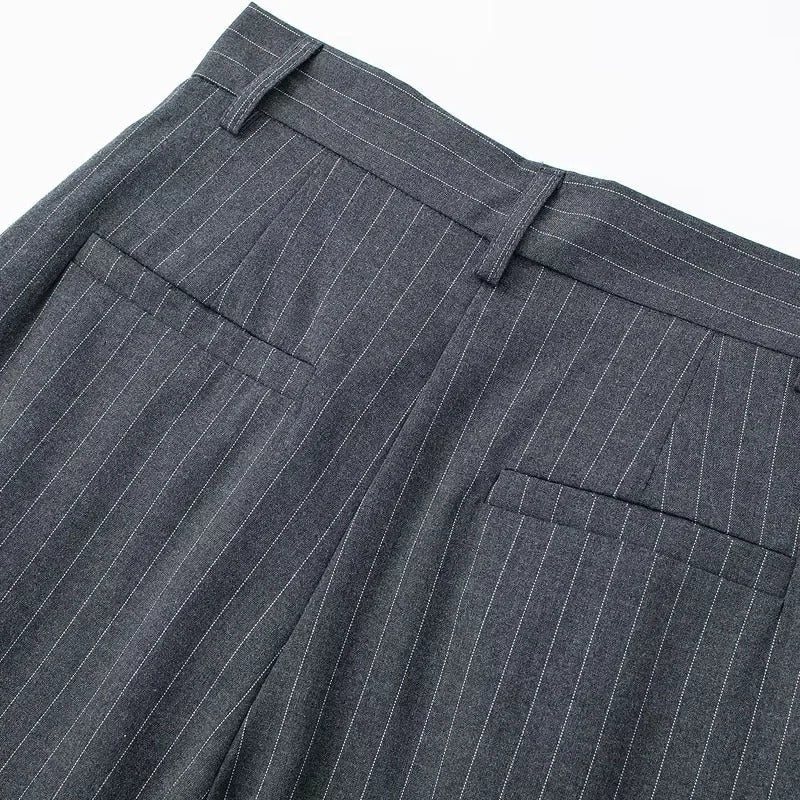 Stilige damebukser med høy midje, formelle og elegante. Komfortable vide ben for kontorklær.