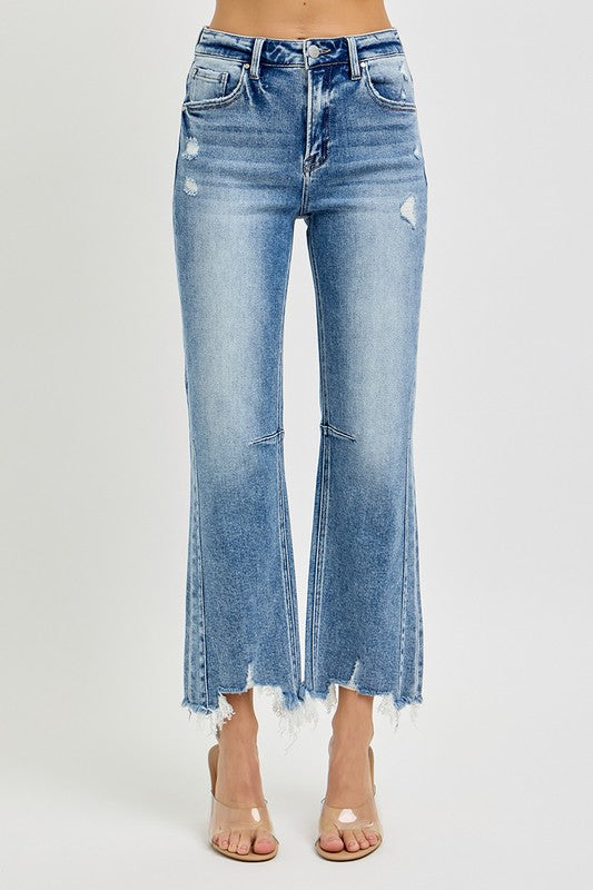 Stilige damejeans: Høyt liv, rett passform og trendy distressed kant. Perfekt for en moderne, komfortabel look.
