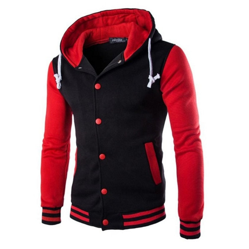 Dame klassisk baseball hettegenser fra siden, viser slimfit passform og trendy streetwear-stil.