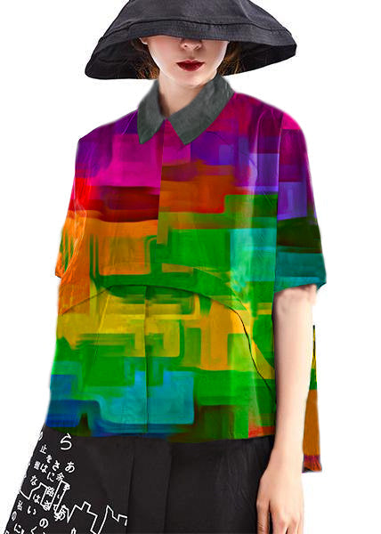 Elegant kortermet dameskjorte med prikker, ideell som sommerskjorte eller trendy bluse til hverdagsmote.