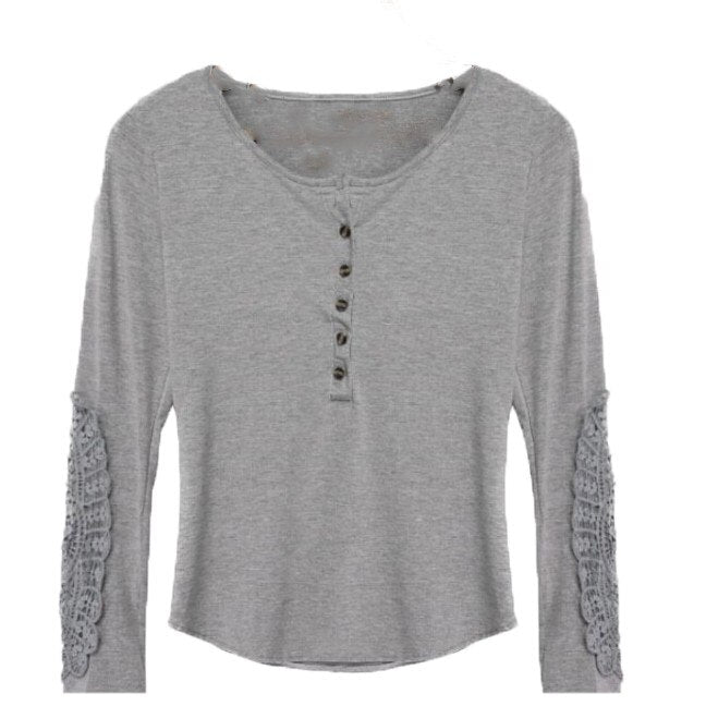 Dame langermet skjorte med elegante blonder og rund hals, perfekt for feminin stil.