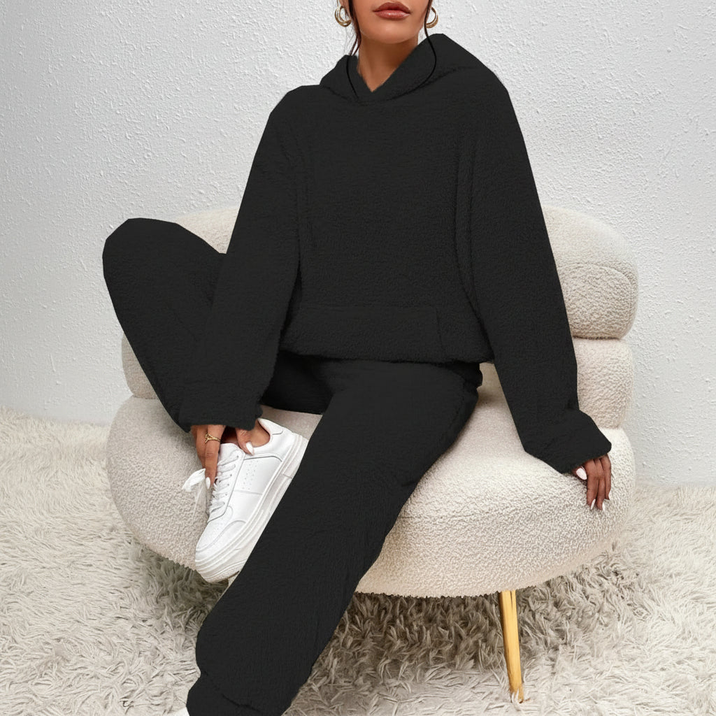 Allsidig dame loungewear sett med hettegenser. Optimal komfort for hjemmet og fritid.