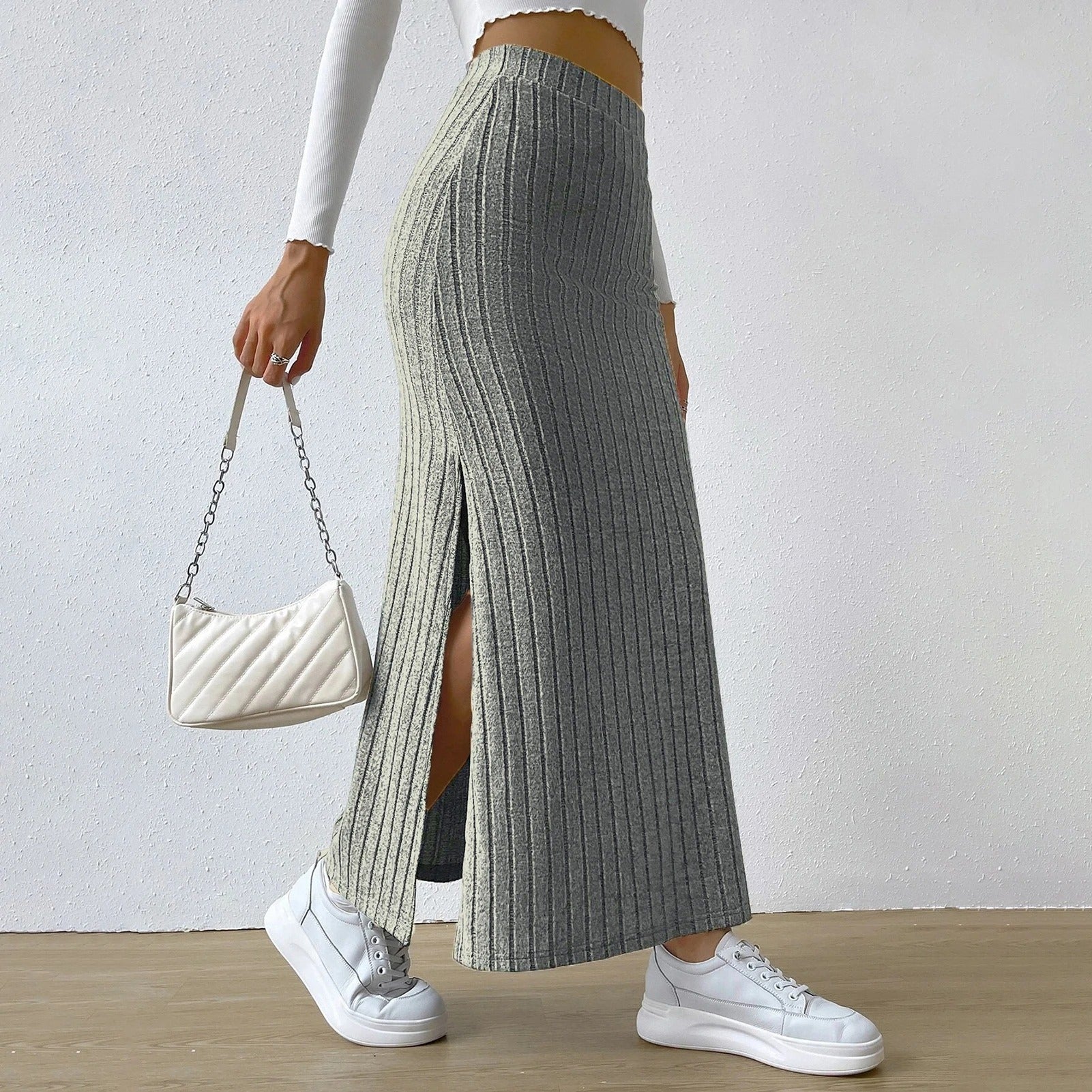 Dame maxiskjørt med moderne snitt for vår- og sommerlook, med høy midje.
