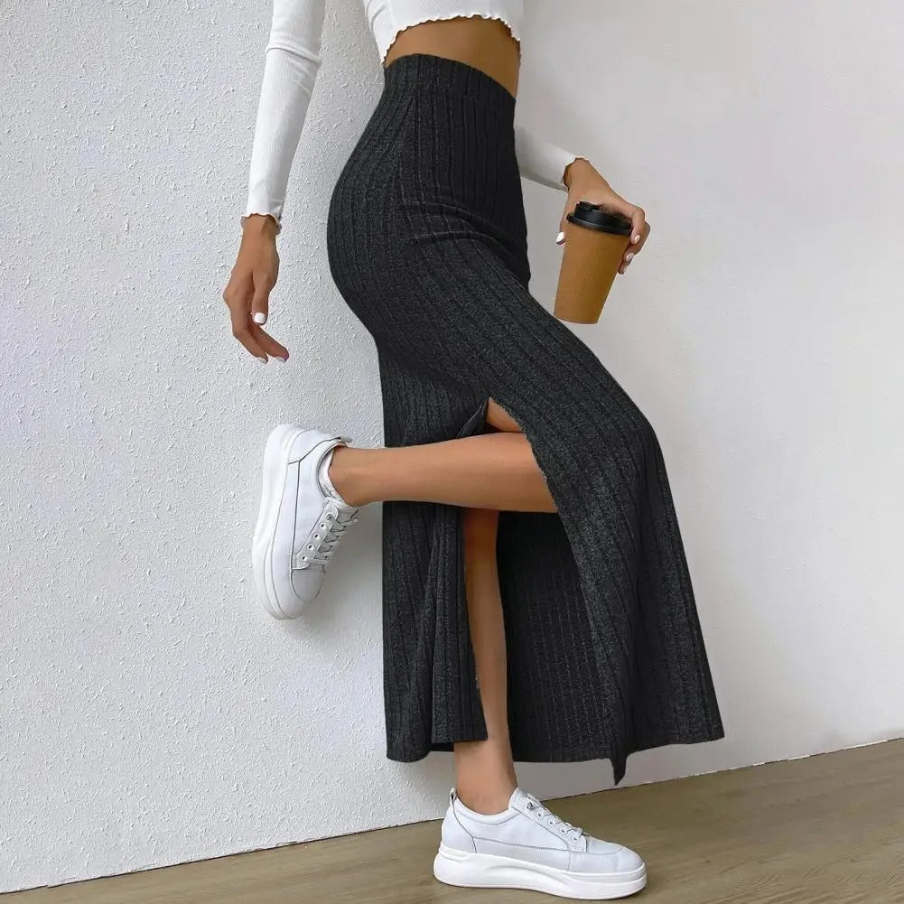 Elegant, slim fit maxiskjørt med høy midje for kvinner. Ideell for vår og sommer.