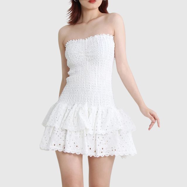 Festlig minikjole for dame med rynket bandeau. Lekker blått paisley for en elegant look.