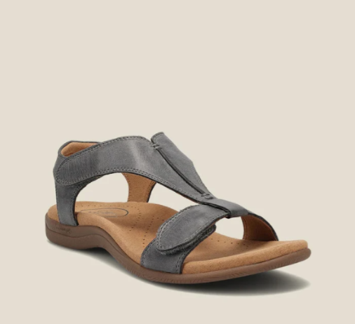 Flate ortopediske damesandaler med god hælstøtte. Komfortable og ergonomiske sko for kvinner, perfekt sommerfottøy.