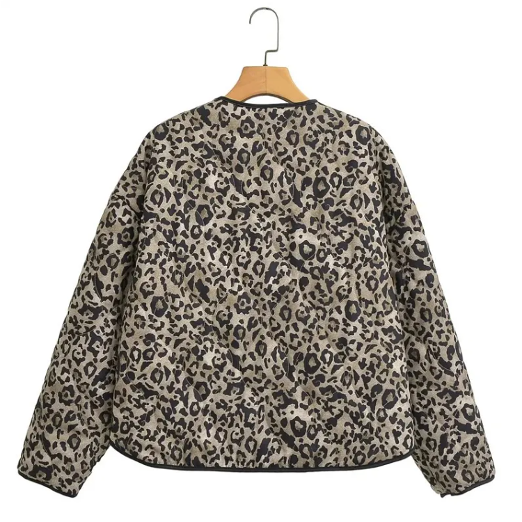 Stilig leopardjakke for kvinner, polstret og varm for høst/vinter.