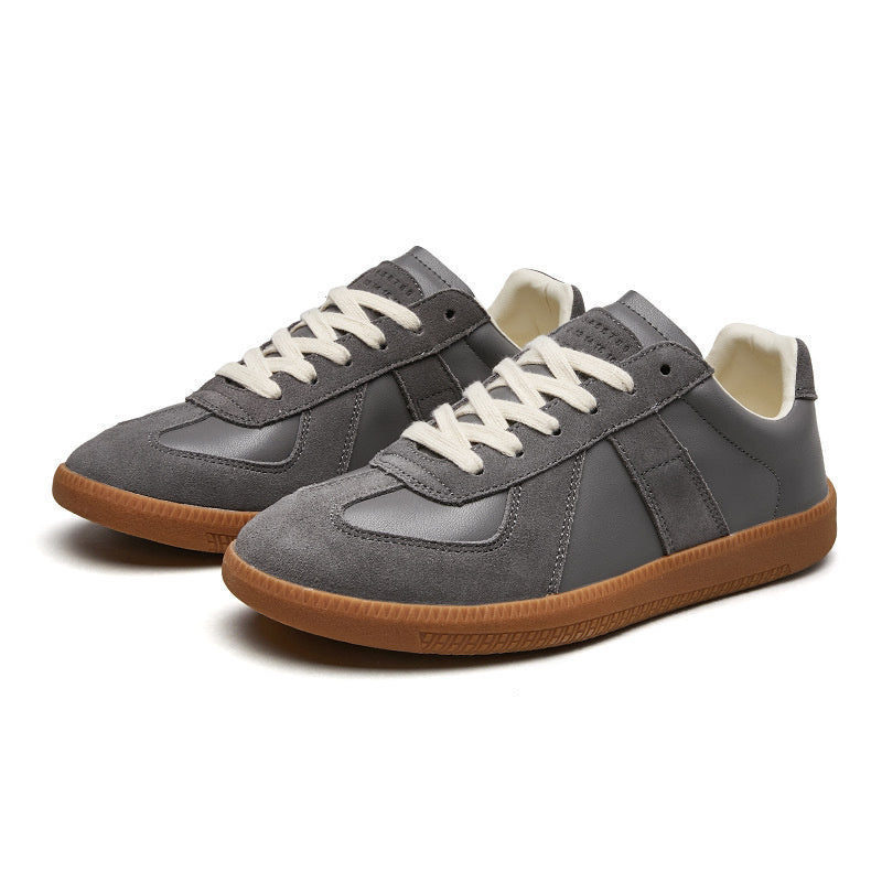 Moderne retro damesneakers for optimal komfort. Stilige joggesko med flatsåle for trendy hverdagsstil.