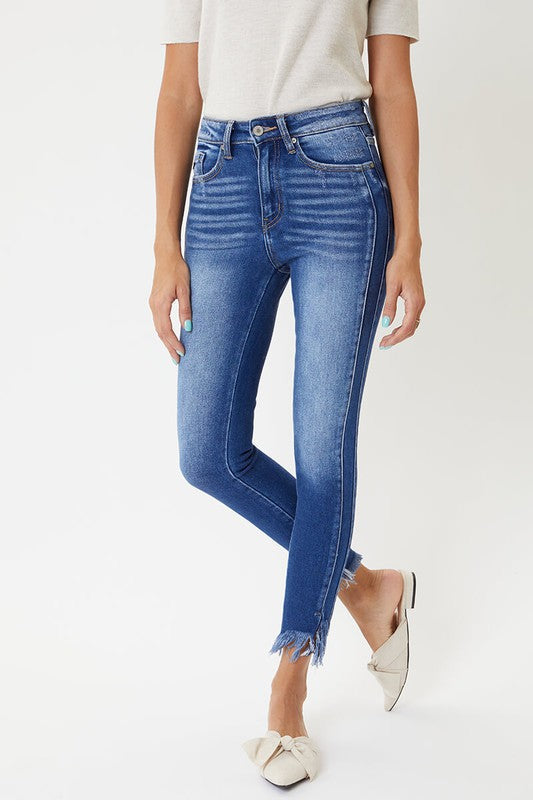 Elegant dame skinny jeans med høy midje. Slim fit og unike trendy detaljer gir en chic stil.