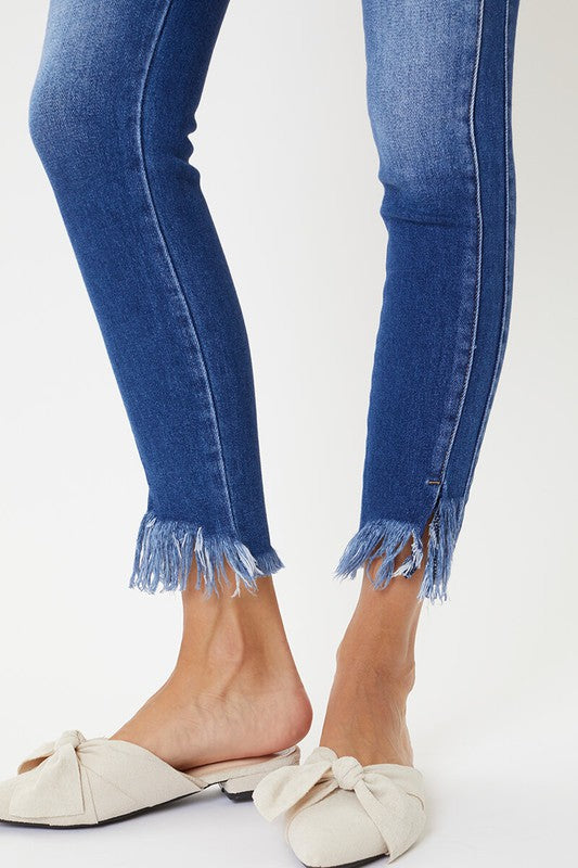 Komfortable dame skinny jeans med høy midje. Figurformende slim fit og trendy design.