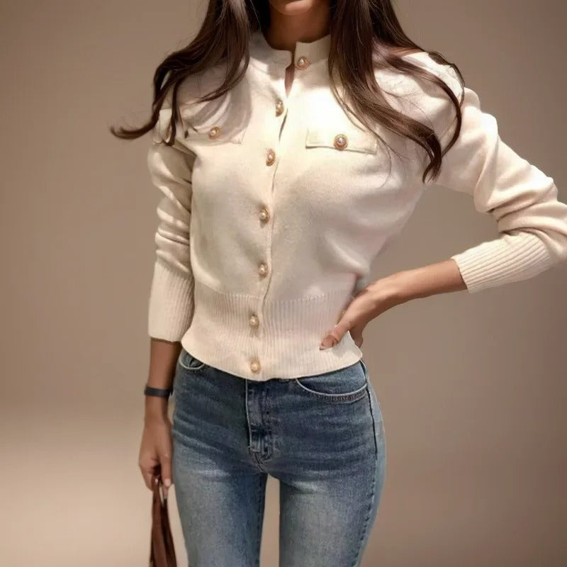 Rød strikkegenser cardigan, perfekt for å legge til farge og varme i hverdagsstilen.