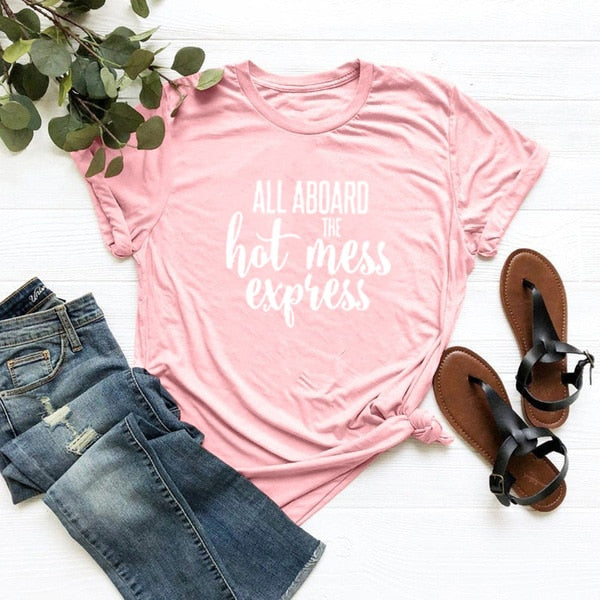 Morsom dame t-skjorte 'Hot Mess Express'. Trendy casual topp, perfekt for en avslappet hverdag og komfort.