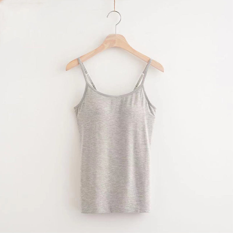 Komfortabel dame tanktopp med innebygd BH, perfekt som basisplagg eller sommertopp. Løs passform.