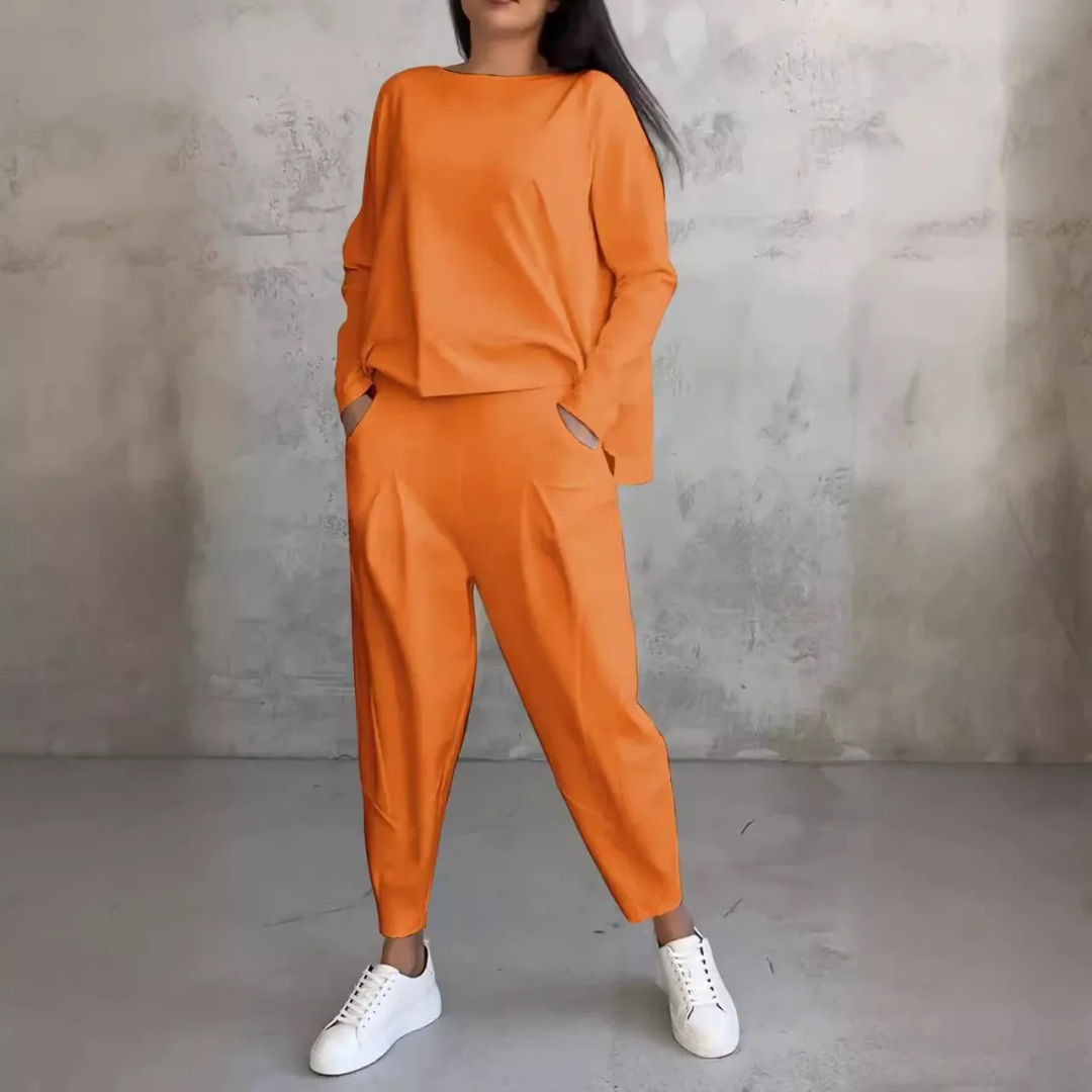 Trendy todelt sett for kvinner, fra vårkolleksjonen. Ideelt for elegant hverdagsstil og sommerfest.
