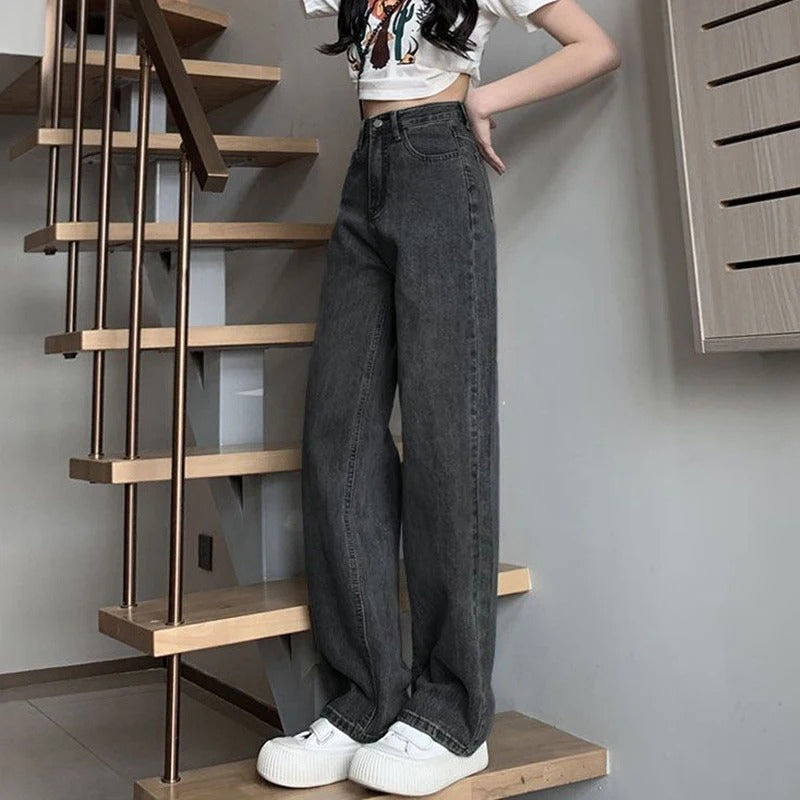 Avslappede damejeans med høy midje og vide ben. Perfekte fritidsbukser i denim.