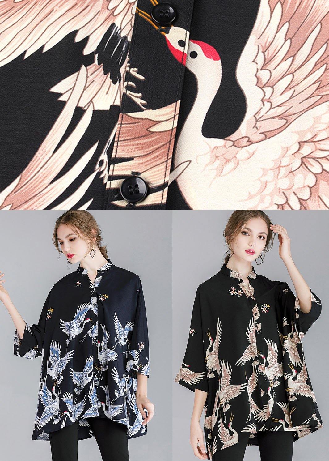 Chic damebluse med asymmetrisk design, trekvart ermer og stativkrage. En moderne og elegant kvinneskjorte.