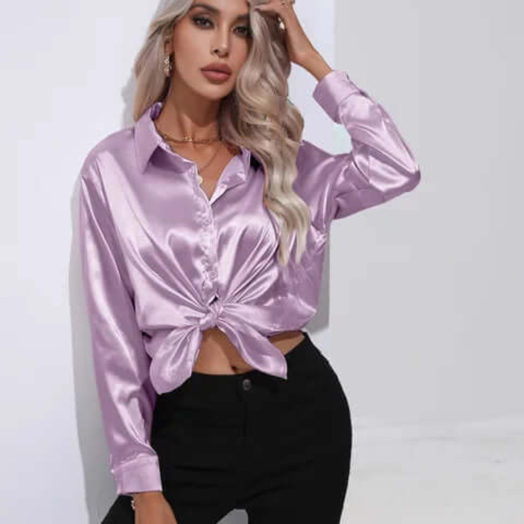 Allsidig fritidsbluse for kvinner; løs passform, lange ermer. Kombinerer komfort med stil.